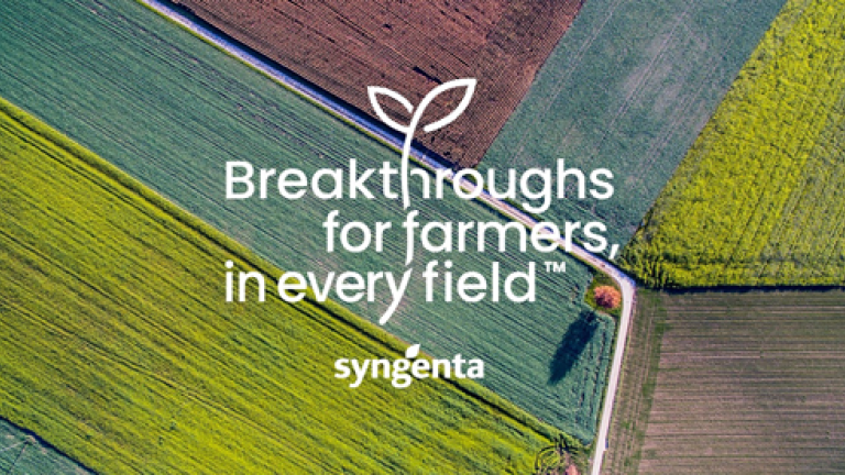 Grafica Syngenta: campi coltivati a vista aerea con testo “Breakthroughs for farmers, in every field”